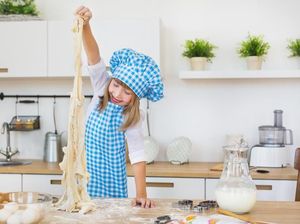 Agar Masak Bersama Anak Makin Menyenangkan, Ini Tips Ahli Nutrisi Agar Masak Bersama Anak Makin Menyenangkan, Ini Tips Ahli Nutrisi