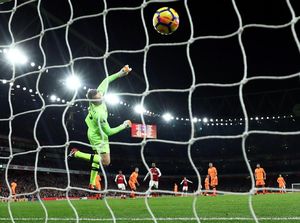 Foto: Usai Arsenal vs Liverpool, Simon Mignolet Habis Diolok-olok