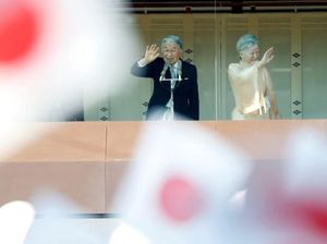 HUT Kaisar Akihito, Puluhan Ribu Warga Jepang Banjiri Istana HUT Kaisar Akihito, Puluhan Ribu Warga Jepang Banjiri Istana