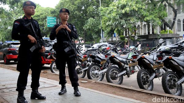Pengamanan Maksimal Gereja Katedral Jelang Natal