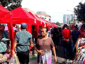 Mumpung Libur, Cobain Deh Belanja di PKL Tanah Abang