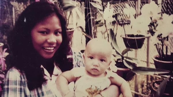 Kenangan Masa Kecil Para Seleb di Hari Ibu