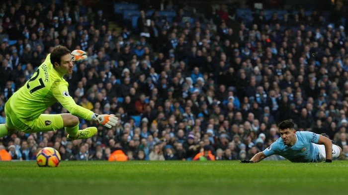 Gol Aguero Bawa City Memimpin