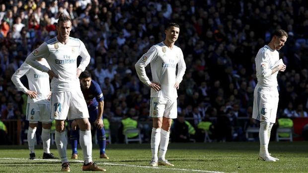 Real Madrid dikecundangi Barcelona pada duel El Clasico pertama di La Liga Spanyol di Stadion Santiago Bernabeu. (