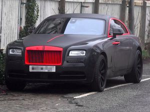 Rolls-Royce Romelu Lukaku Berwarna Merah Hitam Khas Setan Merah