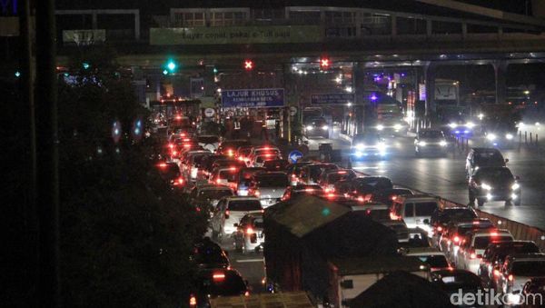 Sejak Semalam, GT Cileunyi Mulai Dipadati Kendaraan