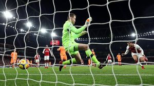 Sadis! Netizen Samakan Kiper Liverpool dengan Tong Sampah