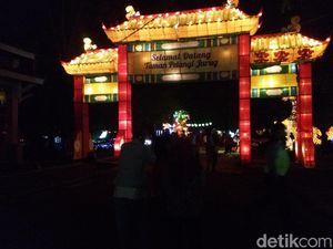 Cantiknya Air Mancur Menari di Taman Pelangi Jurug Solo