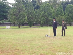 Laode Syarif Pimpin Upacara Pemakaman eks Pimpinan KPK di TMP