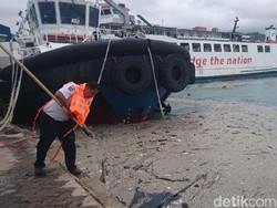 Hujan Datang, Laut Pelabuhan Merak Kembali Dipenuhi Sampah