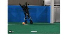 Ada pula yang mengibaratkan Mignolet seperti sebuah robot yang gawangnya jebol akibat terlalu kaku dan telat dalam melakukan penyelamatan. (Foto: Screenshot Medsos)