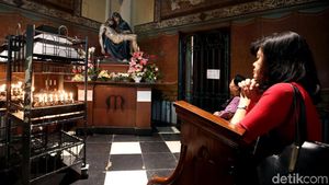 Melihat Persiapan Natal di Gereja Katedral Jakarta