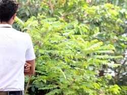 Ucapkan Selamat Sambil Memeluk, 2 Siswa Dikeluarkan dari Sekolah