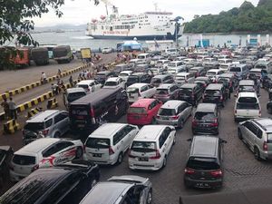 Dilarang Mudik, Ratusan Kendaraan Gagal Nyebrang ke Sumatera Dilarang Mudik, Ratusan Kendaraan Gagal Nyebrang ke Sumatera