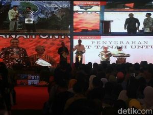 Menteri PUPR Serahkan 57.000 Sertifikat Tanah di Bengkulu
