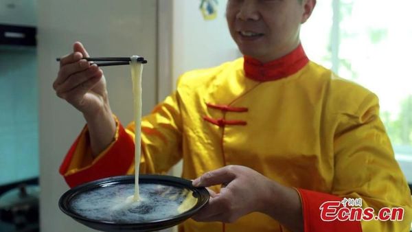 42 Helai Mie yang Super Halus Ini Bisa Masuk Dalam Lubang Jarum