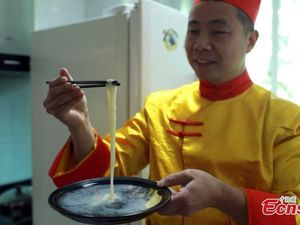 42 Helai Mie yang Super Halus Ini Bisa Masuk Dalam Lubang Jarum