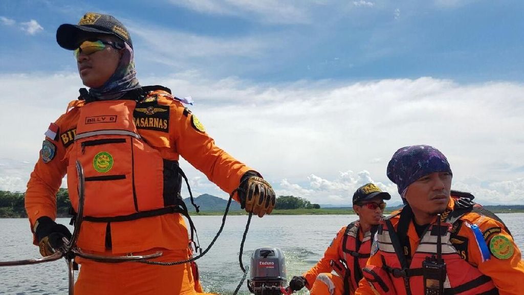 Pencarian 6 Warga Tenggelam di Cirata, SAR Gunakan Jangkar Pencarian 6 Warga Tenggelam di Cirata, SAR Gunakan Jangkar