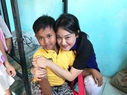 Cerita Dokter Dewi Ema Anindia, Si Cantik yang Hobi Kegiatan Sosial Cerita Dokter Dewi Ema Anindia, Si Cantik yang Hobi Kegiatan Sosial