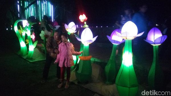 Cantiknya Air Mancur Menari di Taman Pelangi Jurug Solo Cantiknya Air Mancur Menari di Taman Pelangi Jurug Solo