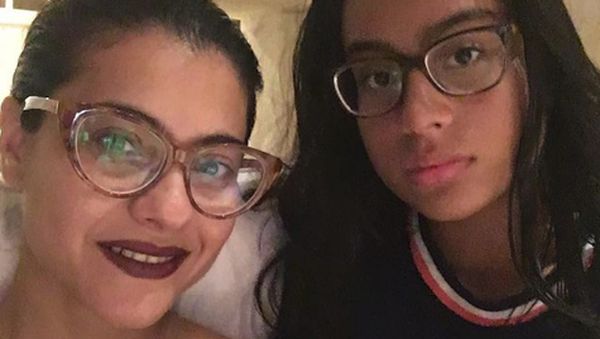 Potret Kedekatan Bintang Bollywood Kajol dengan Buah Hatinya