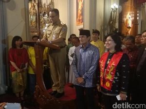 Tiba di Gereja Katedral, Sandiaga Disambut Hangat Jemaat