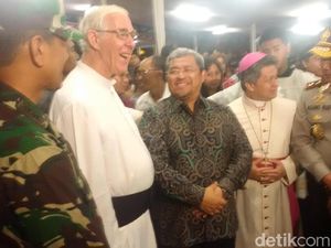 Gubernur Aher Pastikan Misa Natal di Jabar Aman Gubernur Aher Pastikan Misa Natal di Jabar Aman