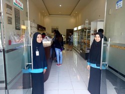 Alasan Pemilik Toko Kue Tolak Tulisan Natal: Komitmen dari Awal