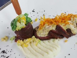 Menu Natal: Suguhan Bacon serta White Fruitcake untuk Makan Malam Natal