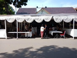 Jelang Malam Natal, Jemaat Mulai Berdatangan ke GKI Kebayoran Baru