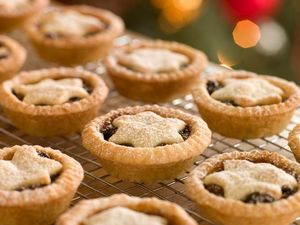 Mince Pie, Kue Klasik Khas Natal Asal Eropa yang Mudah Dibuat Mince Pie, Kue Klasik Khas Natal Asal Eropa yang Mudah Dibuat