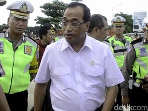Menhub Minta Maaf ke Keluarga Korban Kecelakaan Maut Tanjakan Emen Menhub Minta Maaf ke Keluarga Korban Kecelakaan Maut Tanjakan Emen