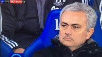 Tak ada Secret Santa untuk Jose Mourinho di Natal kali ini. Begtu cibiran untuk MU yang disasarkan untuk The Special One. (Foto: dok.Twitter)
