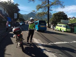 41.437 Kendaraan Masuk Puncak Pagi Ini, One Way ke Atas Diberlakukan