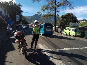 Mau Tahun Baru di Puncak Bogor? Perhatikan Jadwal One Way Ini Mau Tahun Baru di Puncak Bogor? Perhatikan Jadwal One Way Ini