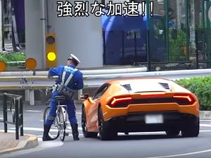 Keren! Polisi Ini Kejar Pengendara Lamborghini Pakai Sepeda