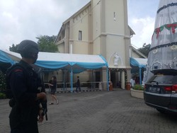 Amankan Natal, Tim Gegana Sterilkan 18 Gereja di Makassar