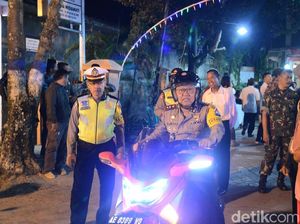 Naik Motor, Kapolres Ponorogo Pantau Situasi Malam Natal