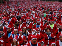 Wah! Ratusan Santa Claus Penuhi Jalanan Belarus