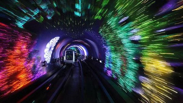Terowongan Halusinasi di Bawah Sungai di Shanghai