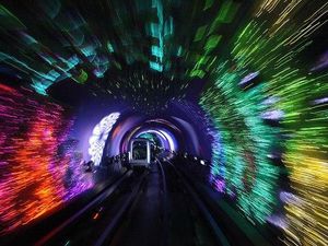 Terowongan Halusinasi di Bawah Sungai di Shanghai