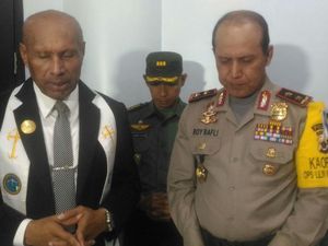 Kunjungi Sejumlah Gereja, Kapolda Pastikan Natal di Papua Aman