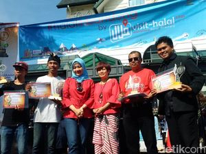 Seniman di CFD Dago dapat Penghargaan dari Disbudpar Kota Bandung Seniman di CFD Dago dapat Penghargaan dari Disbudpar Kota Bandung
