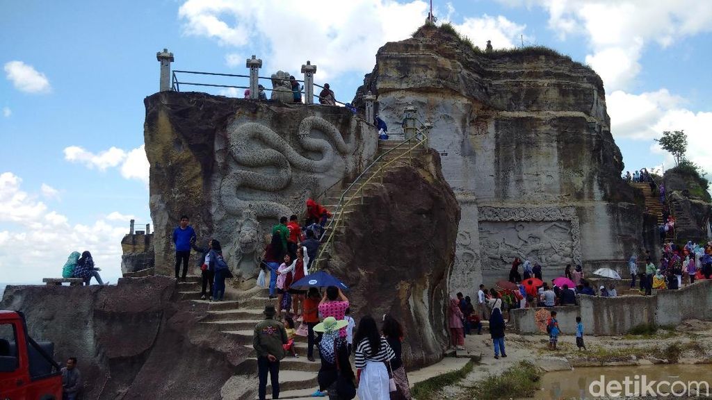 Foto: Libur Natal, Berkah Untuk Tebing Breksi Sleman Foto: Libur Natal, Berkah Untuk Tebing Breksi Sleman