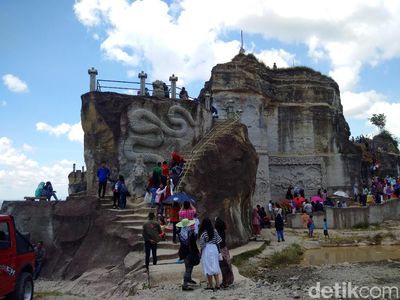 Foto: Libur Natal, Berkah Untuk Tebing Breksi Sleman