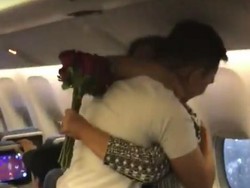 16 Tahun Terpisah, Pilot Ini Akhirnya Bisa Natal Bersama Orang Tua