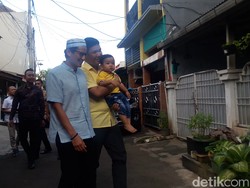 Telat Datang ke Natalan Pengawal, Sandi Urus Khitanan Putranya