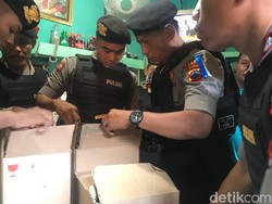 Razia Kawasan Lokalisasi di Pati, Polisi Sita Ratusan Botol Miras