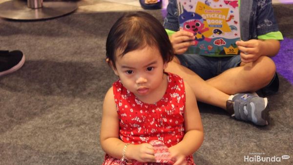 Lucu Nih, Ekspresi Anak-anak Saat Ketemu Pinkfong dan Baby Shark
