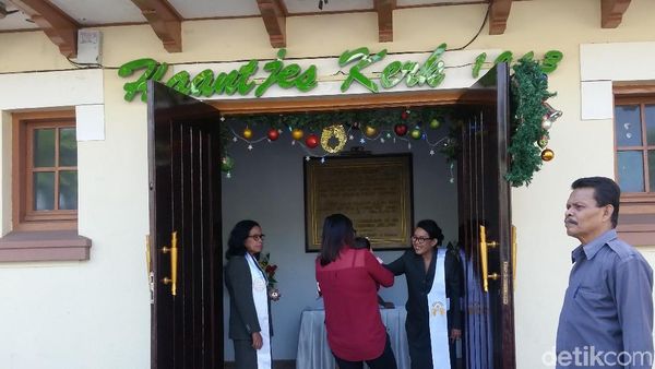 Foto: Ibadah Natal di Gereja Ayam yang Dibangun 100 Tahun Lalu
